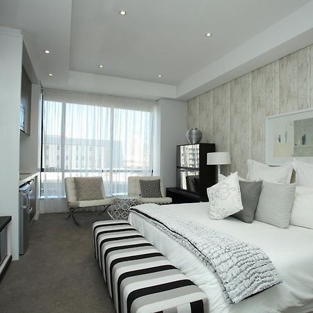 Luxury @ Sandton Skye Johannesburg Exterior foto