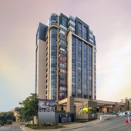 Luxury @ Sandton Skye Johannesburg Exterior foto